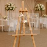 Akrylowa tablica z usadzeniem gości poziomo Araiana2