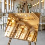 Lustrzana tablica z usadzeniem gości napisy