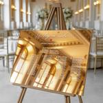 Lustrzana tablica z usadzeniem gości napisy