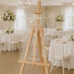 Akrylowa tablica z usadzeniem gości napisy